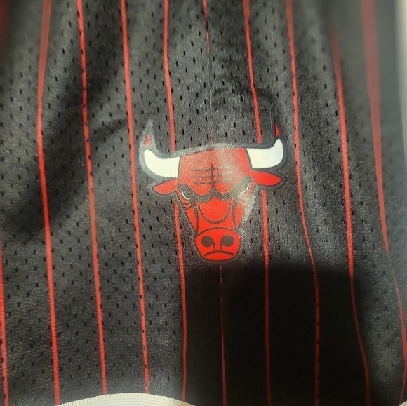 Mens Mitchell & Ness NBA Alternate Swingman Shorts Chicago Bulls 96-97 SIZE Med - Picture 7 of 7